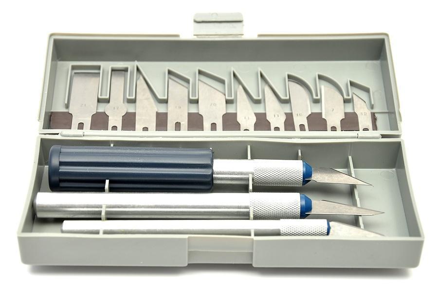 2 Easy & Effective Methods to Remove Paint from Plastic