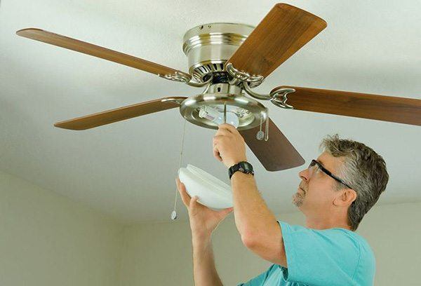 2 Easy Guides on How To Remove a Ceiling Fan - Homienjoy.com