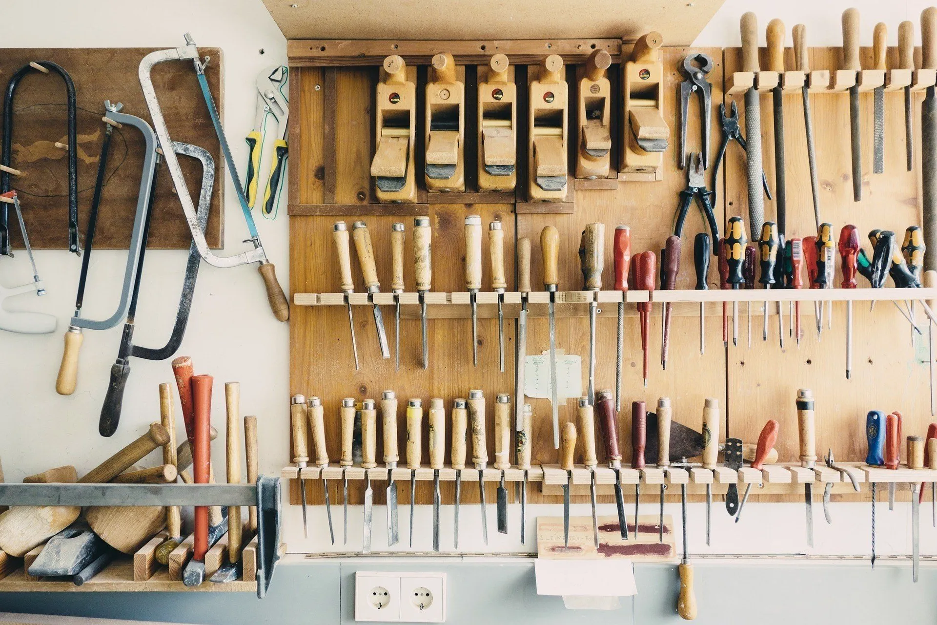 Handle different types of tools