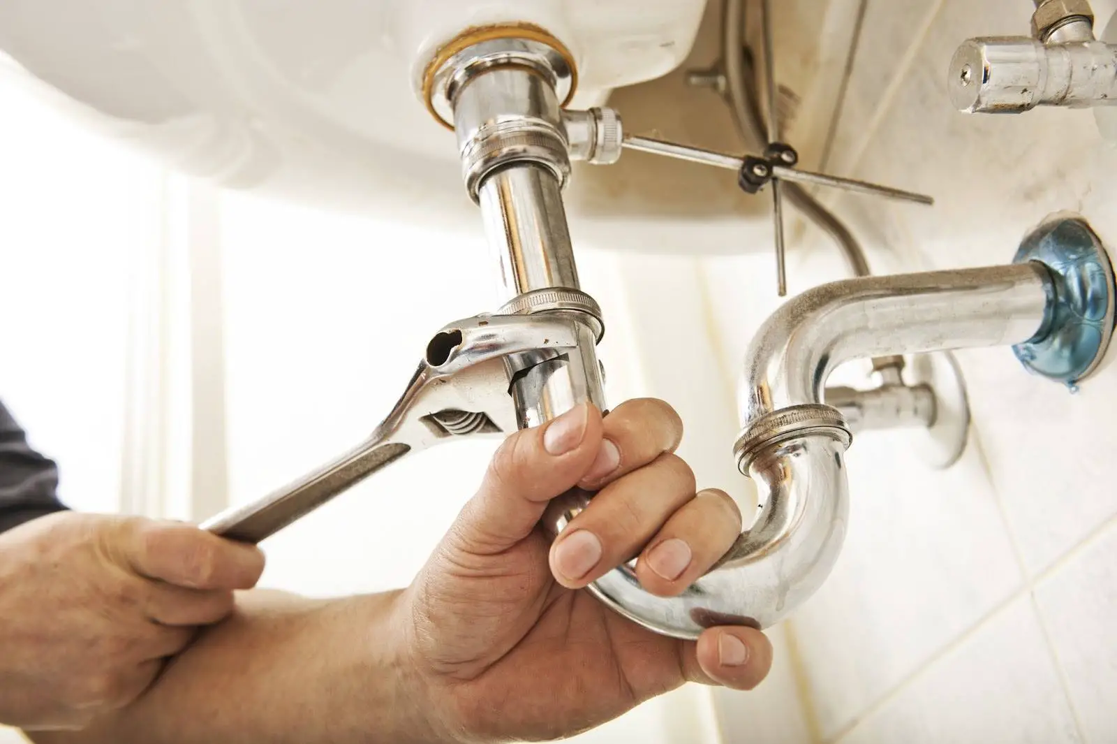 5 Potential Plumbing Issues You Should Inspect Before You Buy a Home