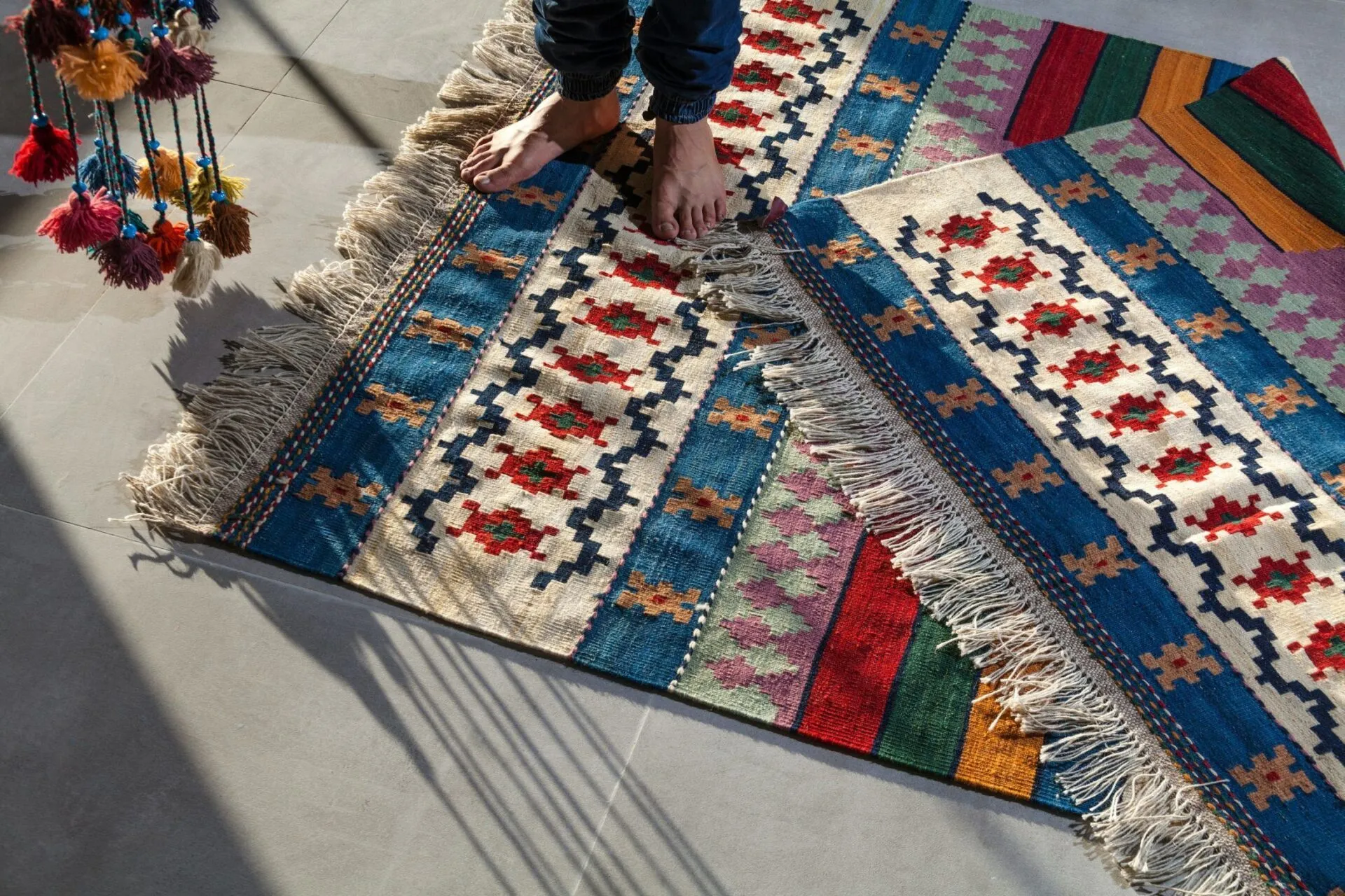 10 Creative Ways to Use Rugs as Statement Pieces in Your Home 1