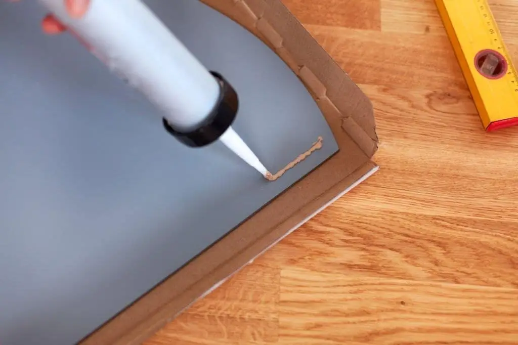 DIY Frameless Mirror Hanging Project without Using Clips