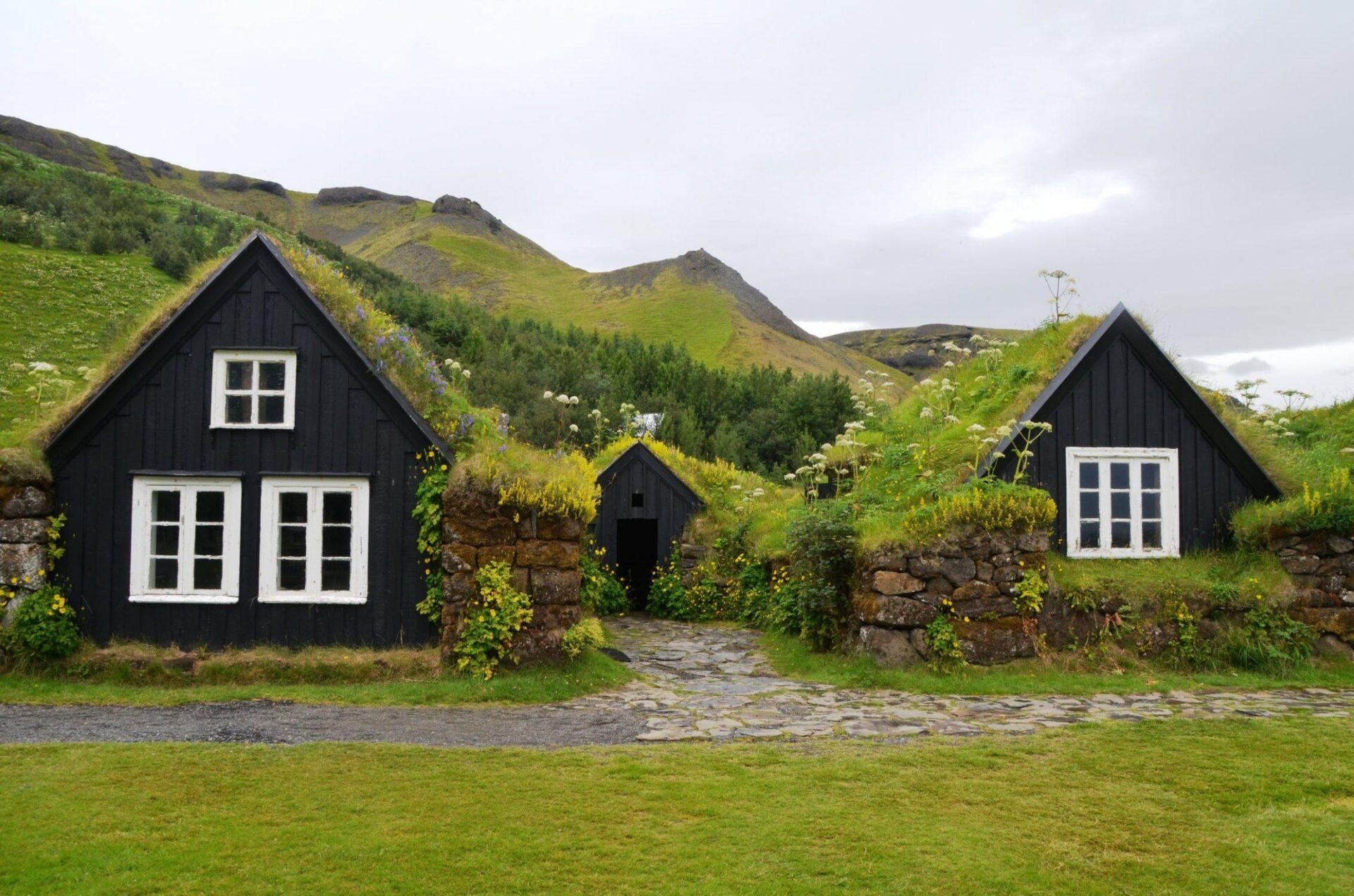 Ranch House Landscaping Ideas To Give Your Home A Lift 