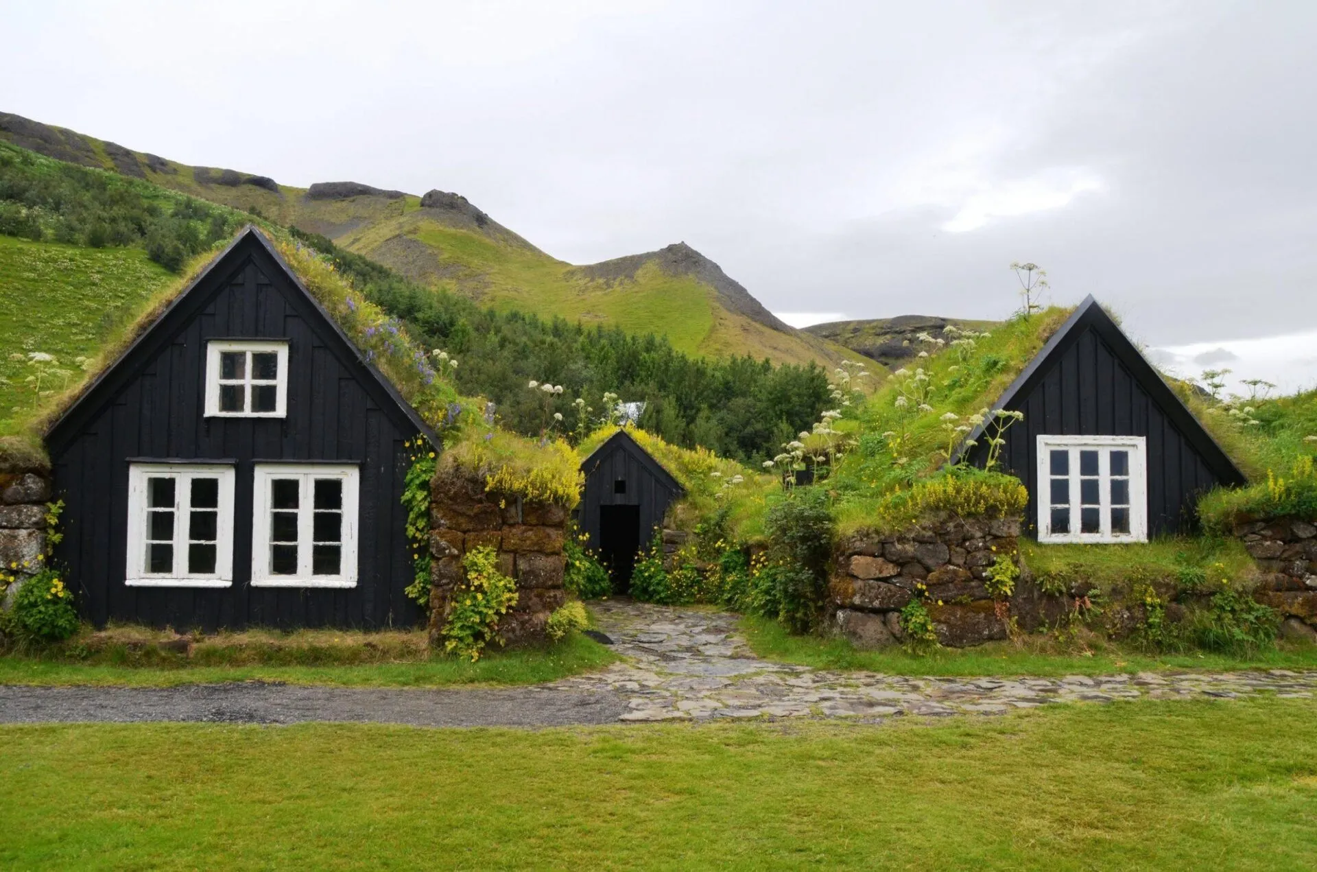 Ranch House Landscaping Ideas To Give Your Home A Lift 