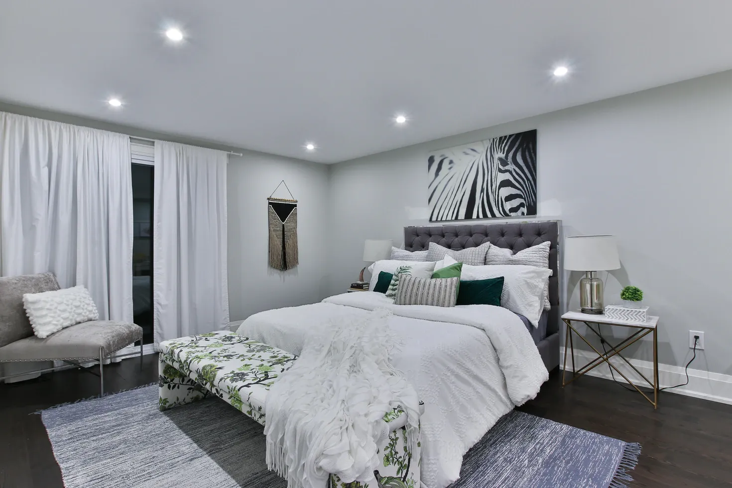 Give Your Bedroom a Luxurious Look With These Decorating Tips