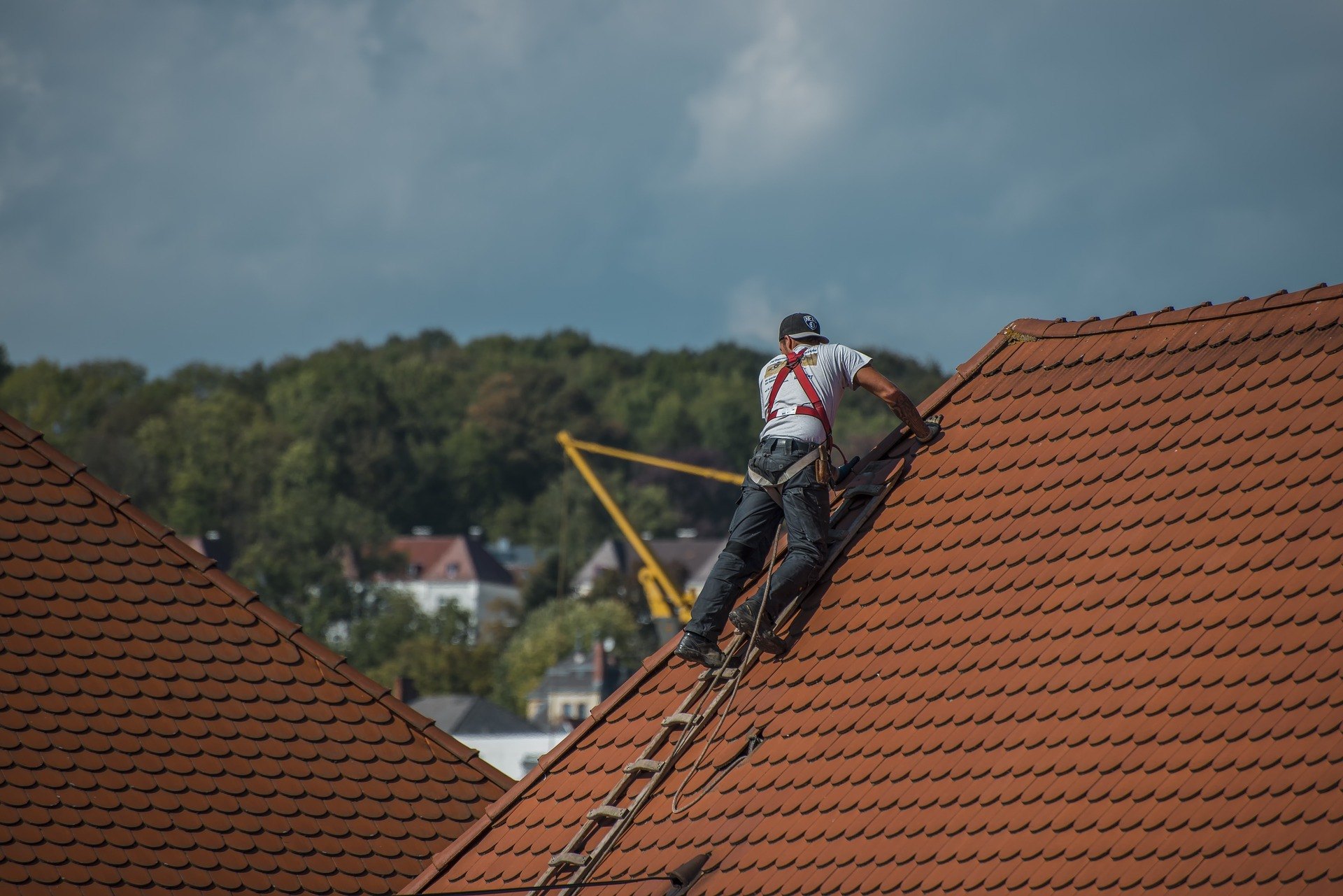 6 Tips To Help You Choose The Right Roof Material For Your Home