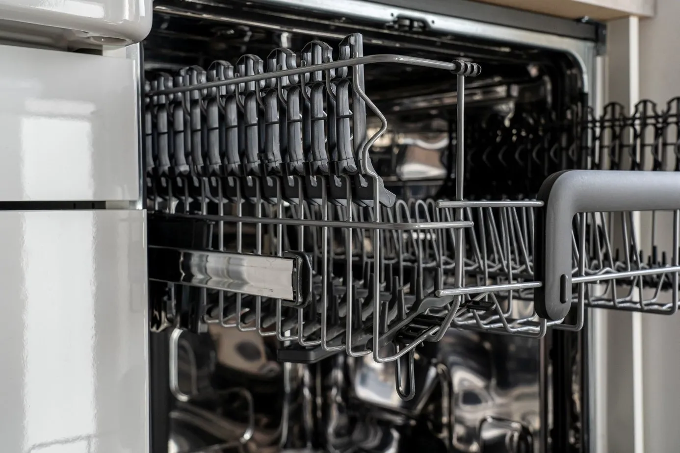 Washing machine and dishwasher