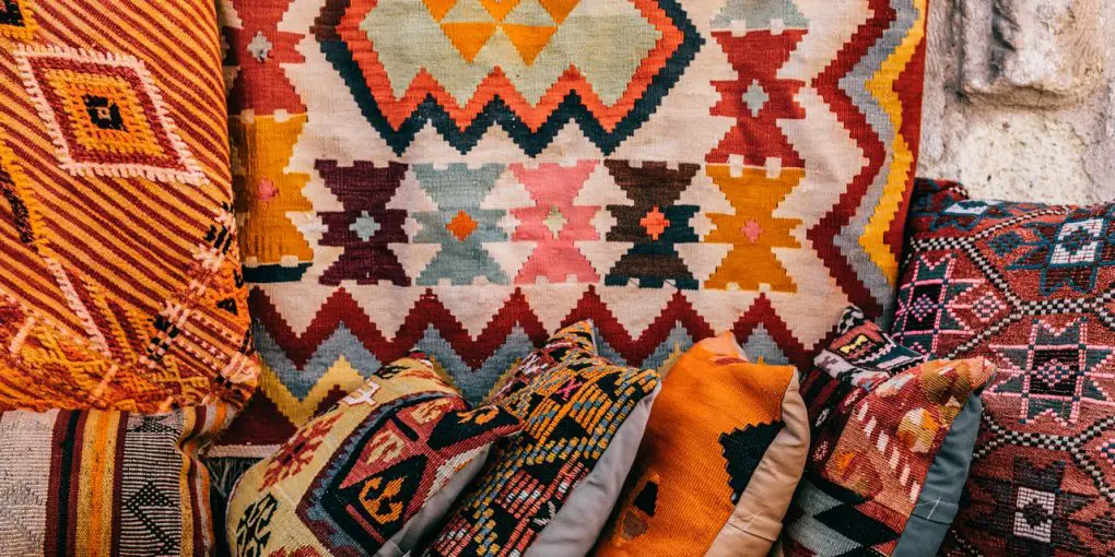 How To Design Your Room With Bold Area Rugs