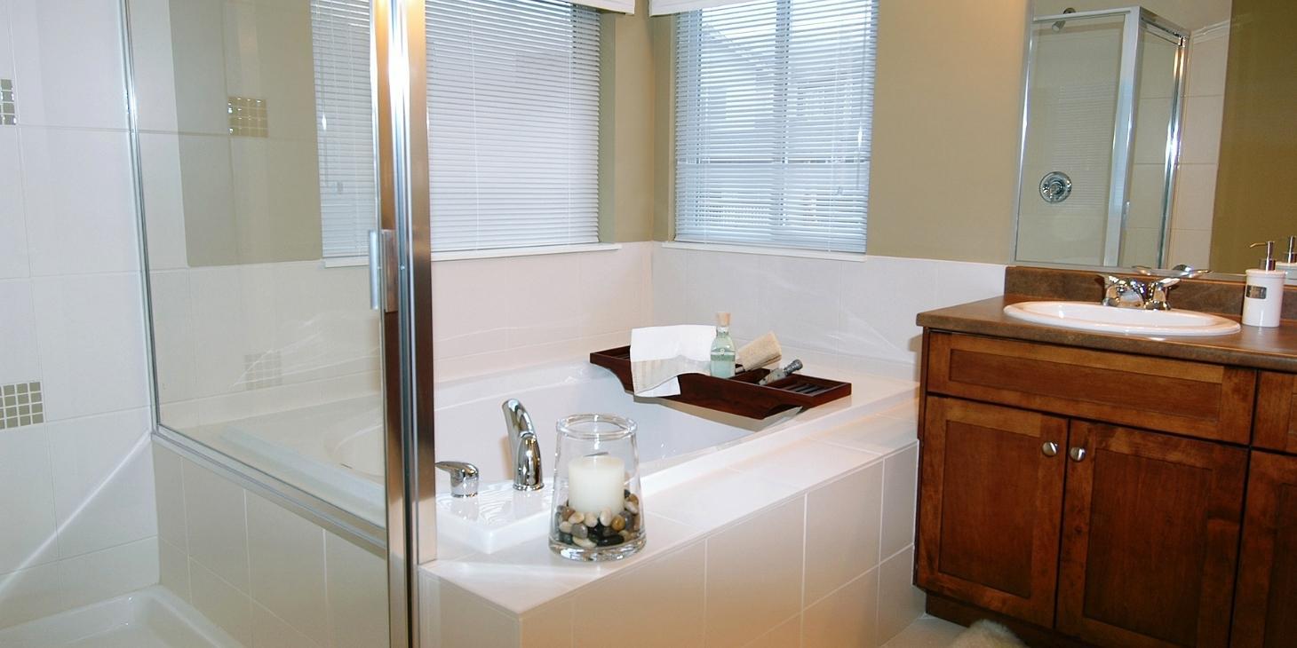 3 Reasons To Install A Soaker Tub In Your Bathroom Homienjoy