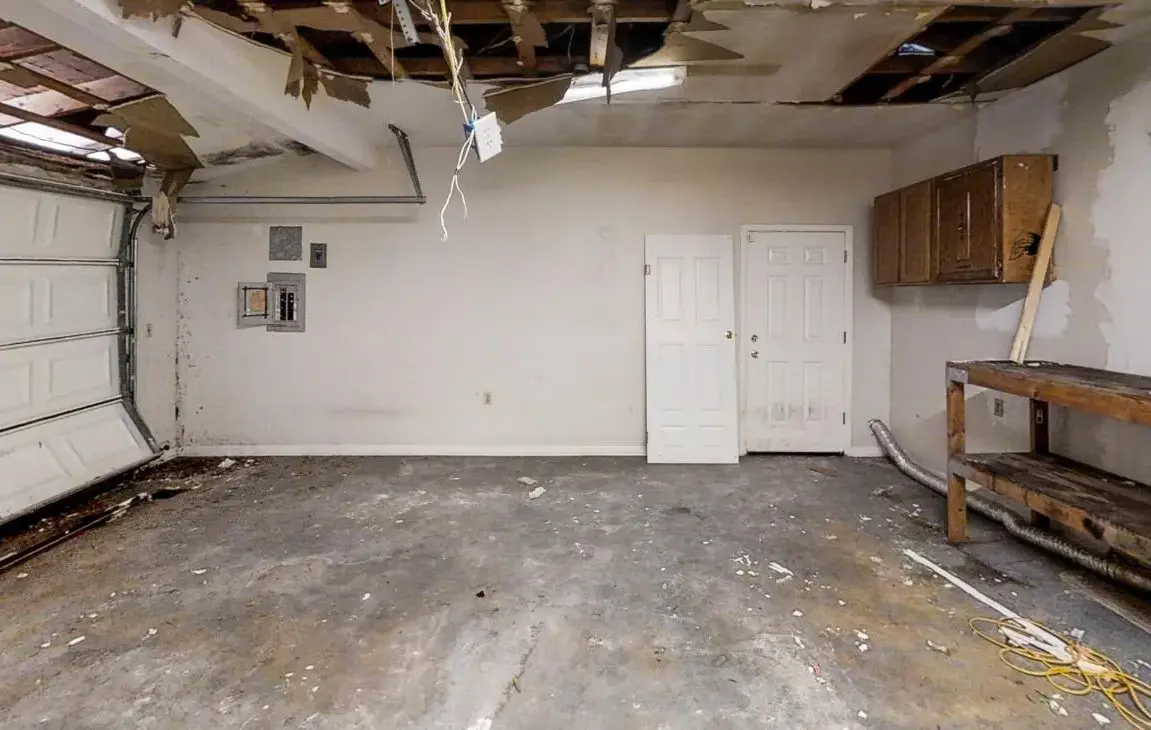 Easy Garage Door Repair Tips to Help You Save Money