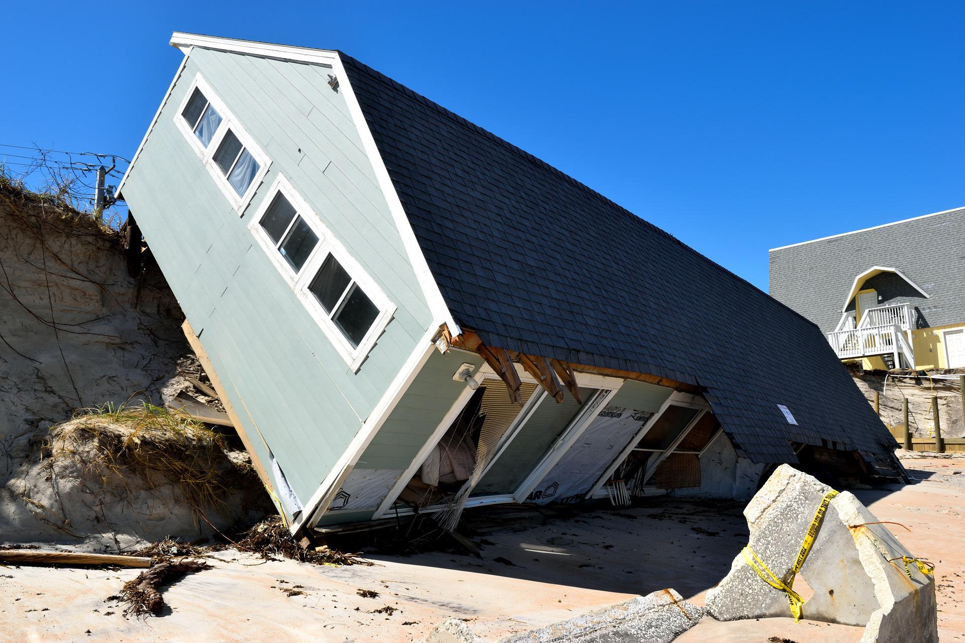 How To React If You Have Serious Water Damage Inside The House?