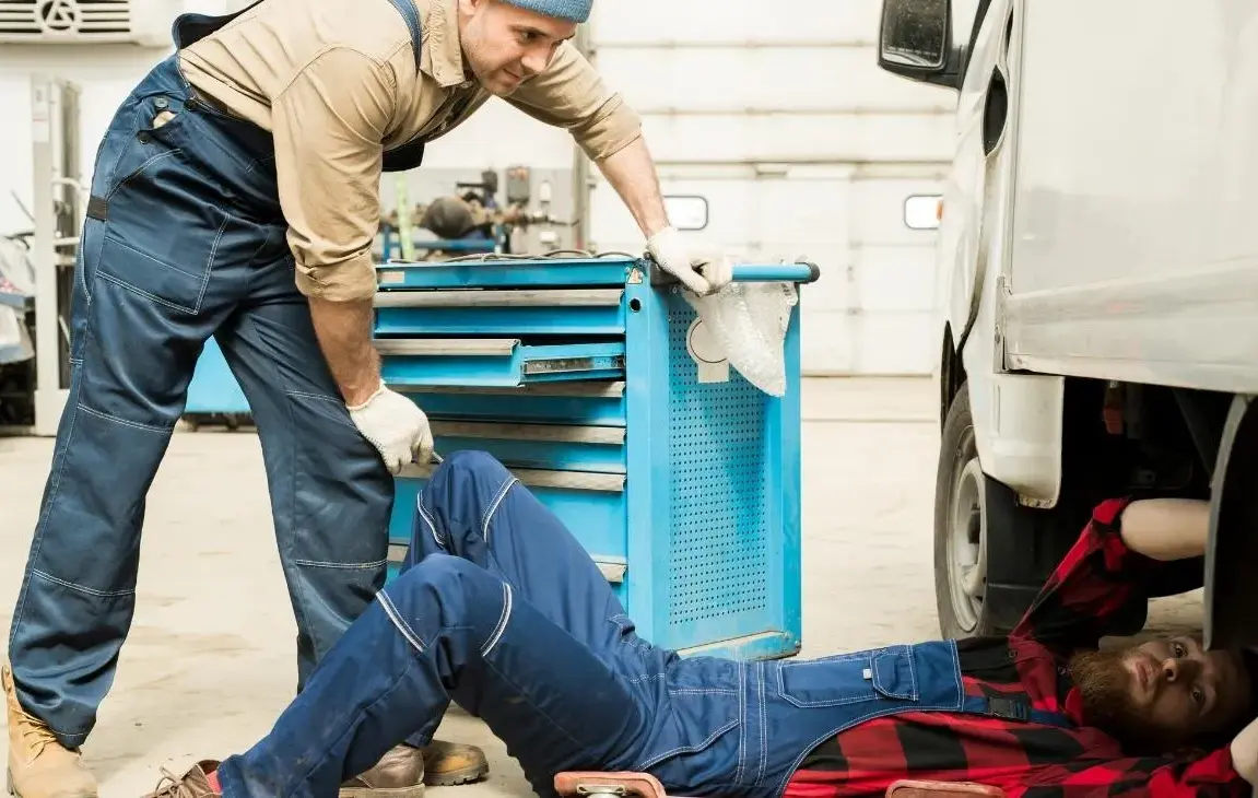 9 Modern Tools Used By Truck Service Technicians