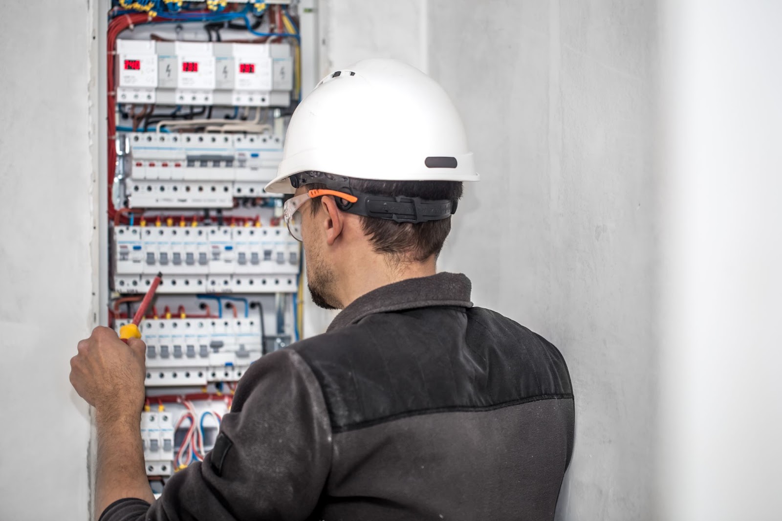How to Hire a Professional Electrician: A Guide for Homeowners