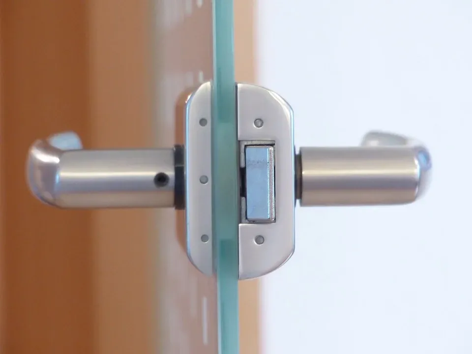 How an Electric Hoist Helps In Lifting Heavy Items Easily
