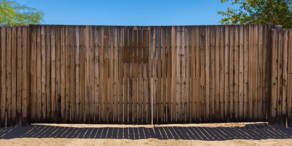 How to maintain your wood fencing to increase its life span