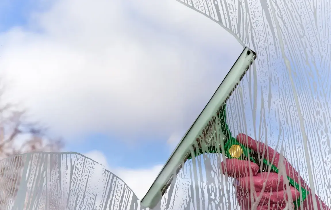 Window cleaning hose attachment