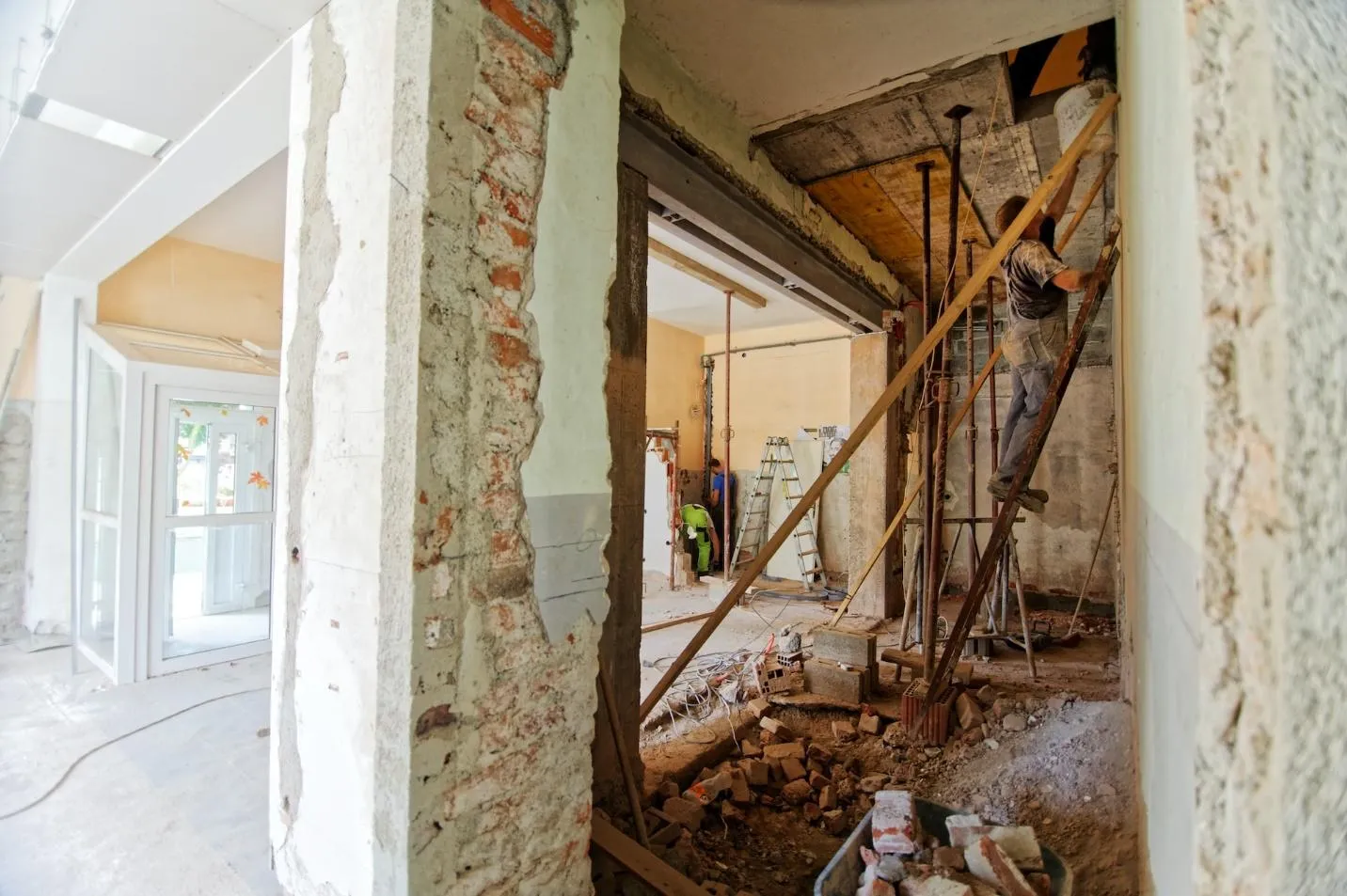How the Insurance Company Chooses the Contractor